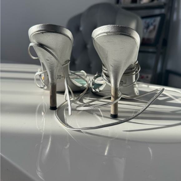 Guess tie up heels - Picture 3 of 5